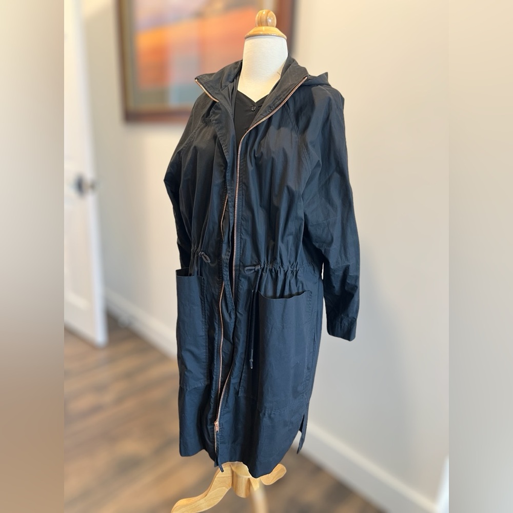 Lightweight trench with hood